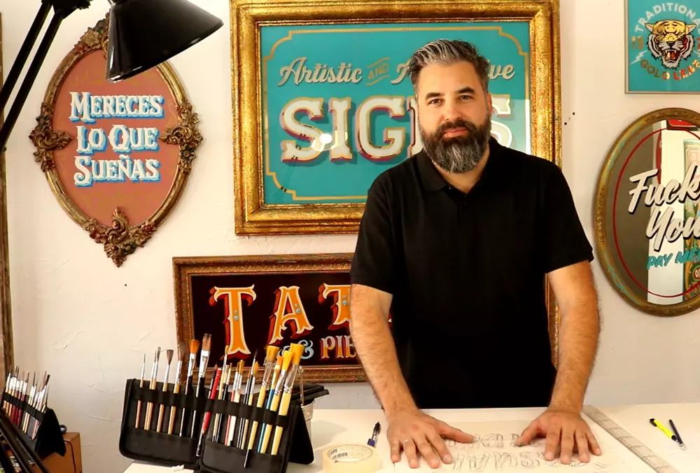 Cristian Roldan Art Cursos de Sign Painting y  Brush Lettering